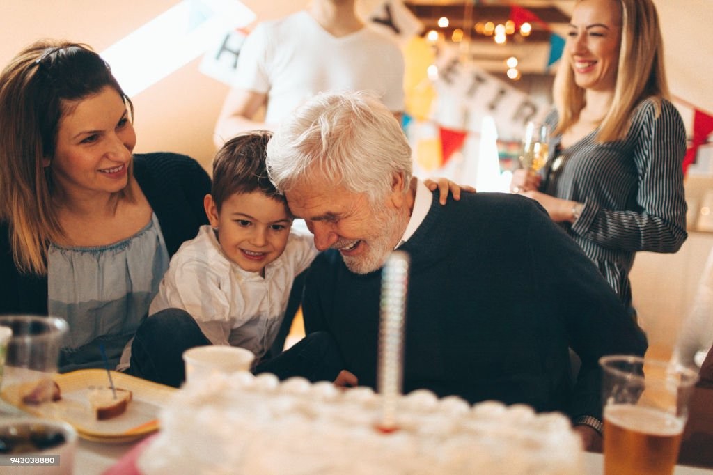  85 Años de Roberto: La Alegría de la Reunión